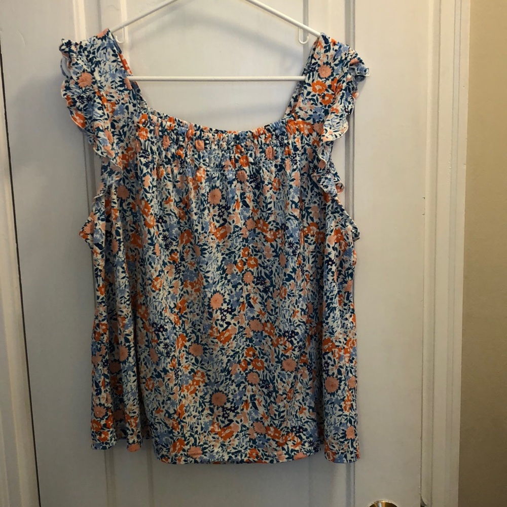 Floral tank top with ruffled sleeves